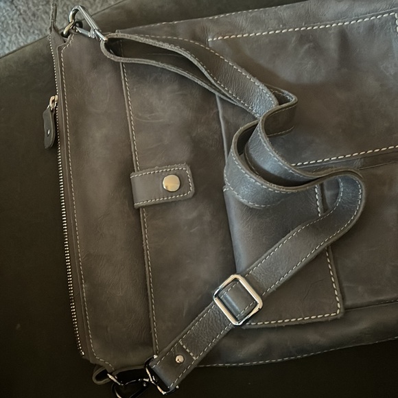 Roots Leather Charcoal Canadian Villager Tribe Crossbody Bag - Picture 15 of 16